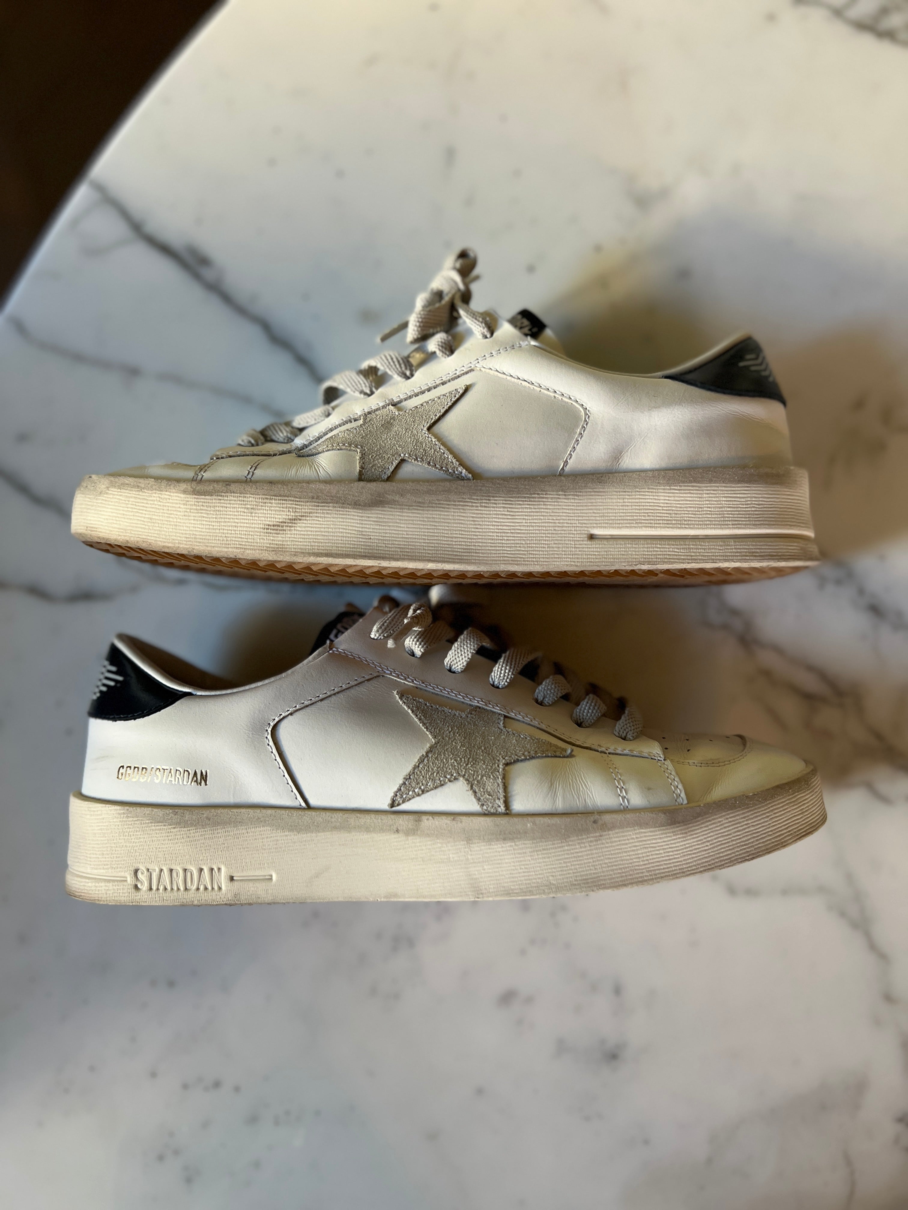 Baskets Golden Goose Stardan femme avec étoile en daim gris