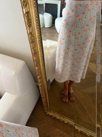 Charger l&#39;image dans la galerie, Jupe Balzac Paris mi-longue à fleurs
