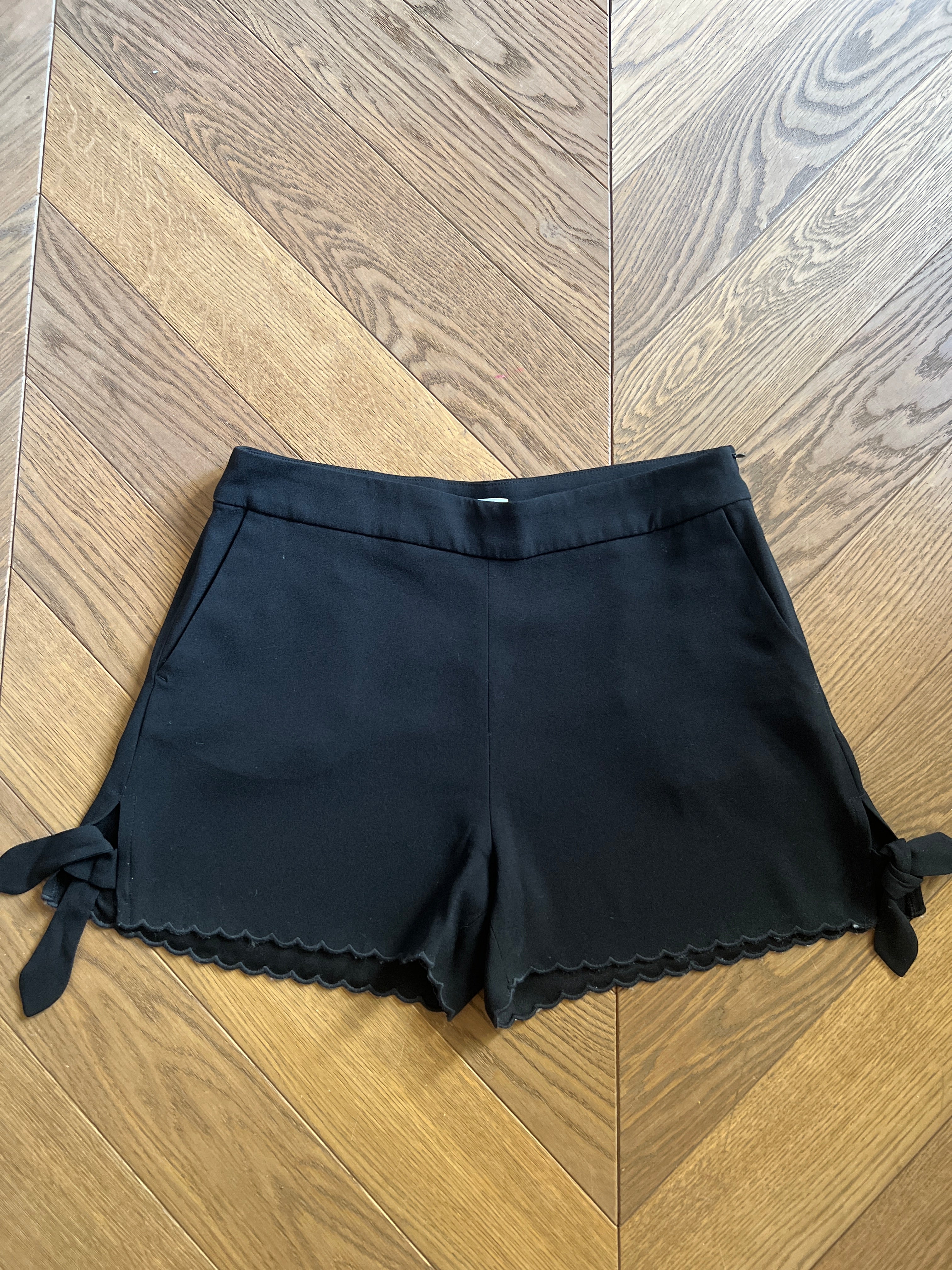 Short noir Claudie Pierlot noeud sur le côté