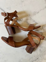 Charger l&#39;image dans la galerie, Sandales à talons Sézane camel à clous
