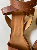 Charger l&#39;image dans la galerie, Sandales à talons Sézane camel à clous
