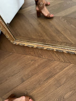 Charger l&#39;image dans la galerie, Sandales à talons Sézane camel à clous
