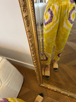 Charger l'image dans la galerie, Scarlet Roos - Pantalon jaune et violet
