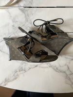 Charger l&#39;image dans la galerie, Noémie Lenoir Sandales compensées Louis Vuitton kaki
