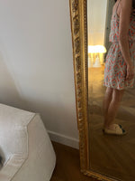 Charger l'image dans la galerie, American Vintage – Robe à motifs beige et orange en soie
