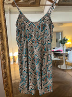 Charger l'image dans la galerie, American Vintage – Robe à motifs beige, bleu et orange
