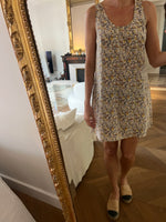 Charger l'image dans la galerie, American Vintage -  Robe en soie beige motifs à fleurs
