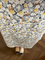 Charger l'image dans la galerie, American Vintage -  Robe en soie beige motifs à fleurs
