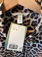 Charger l&#39;image dans la galerie, Ariane Brodier Robe chemisier leopard H&amp;M
