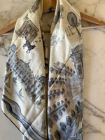 Charger l&#39;image dans la galerie, Ariane Brodier Foulard en soie Grey Hall Design
