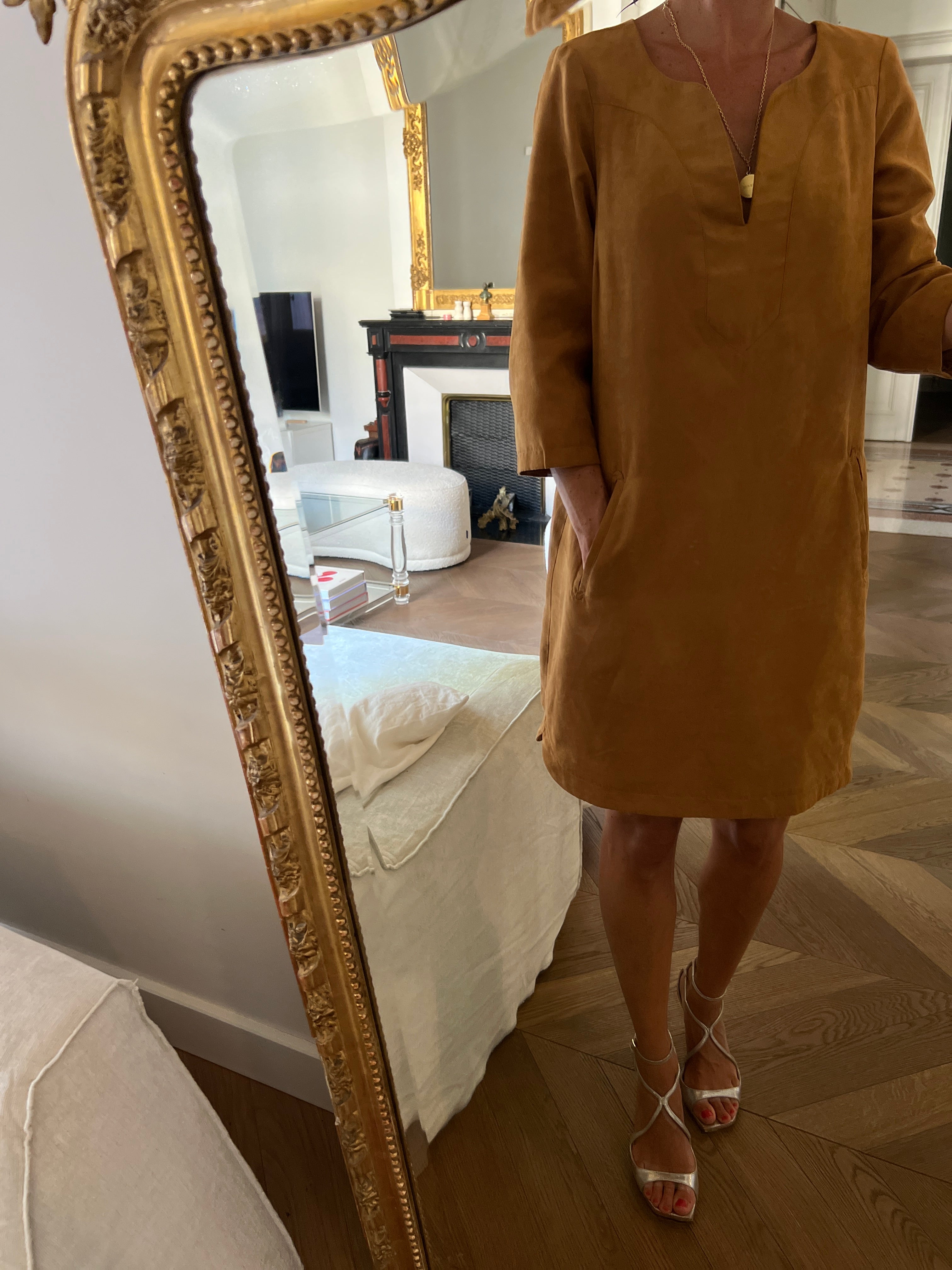 Robe Galeries Lafayette en daim