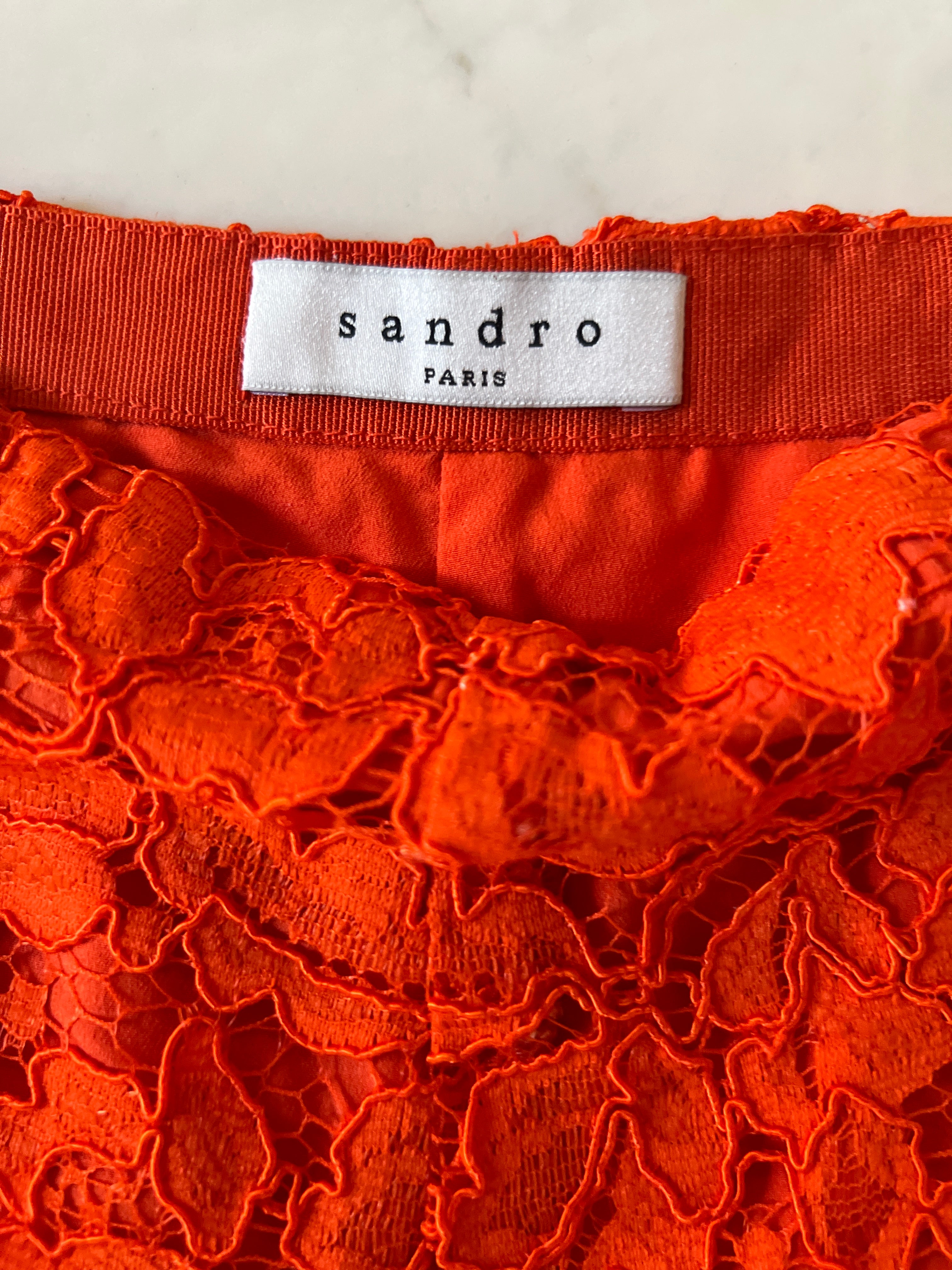 Short Sandro en dentelle rouge