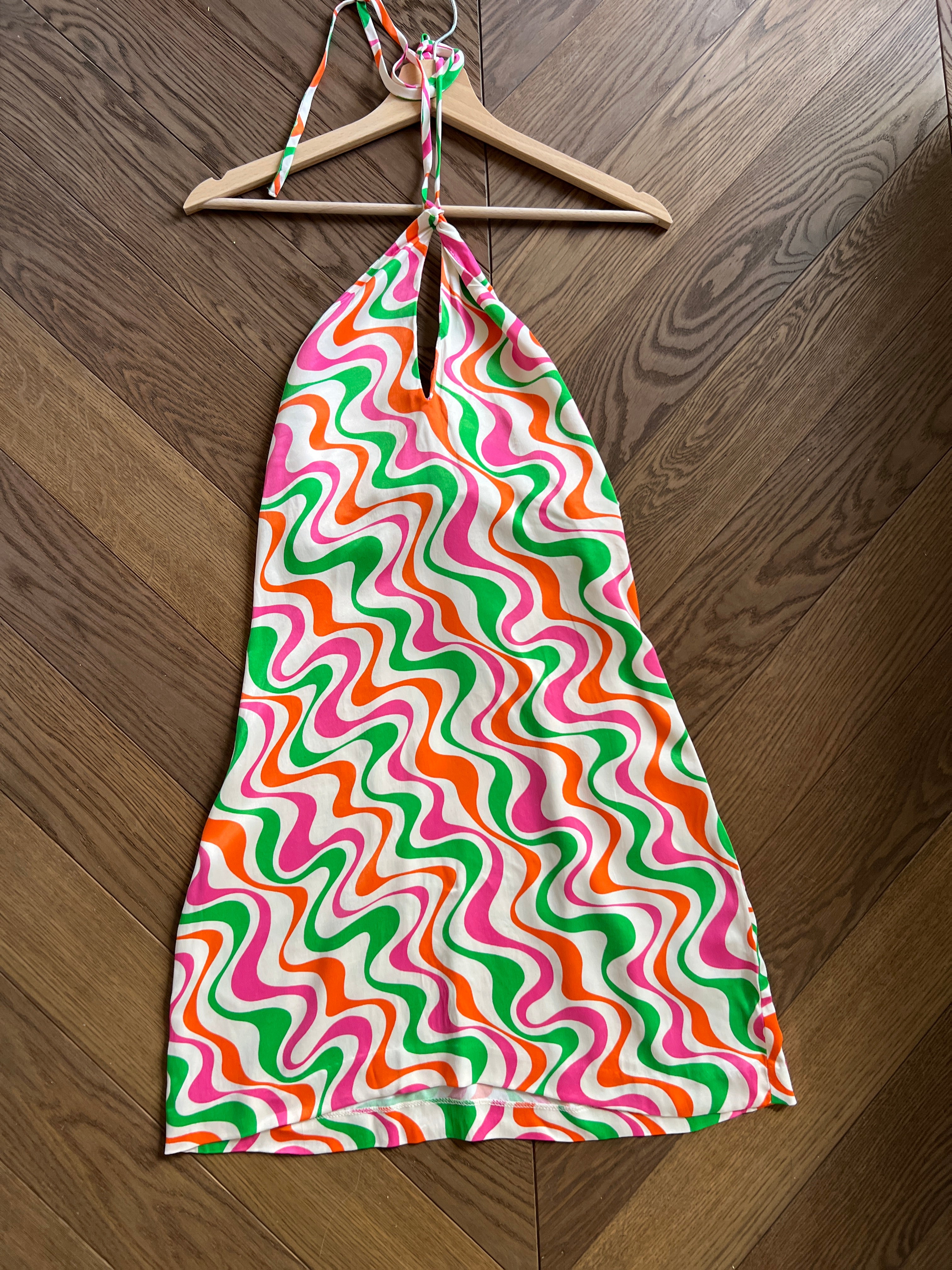 Robe Zara colorée dos nu