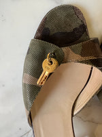 Charger l&#39;image dans la galerie, Mules Christian Dior militaire
