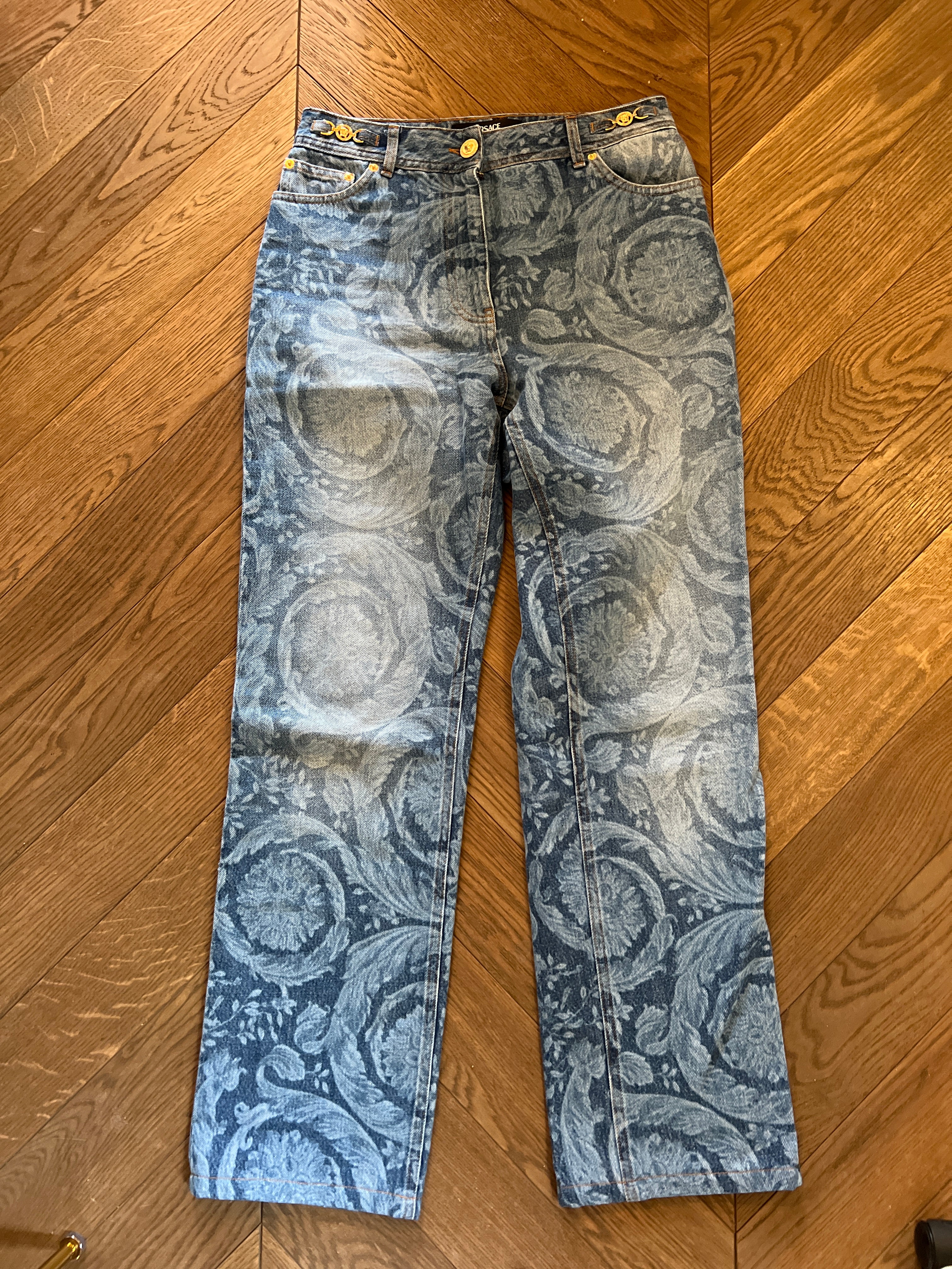 Versace-Jean coupe Barocco boutons dorés