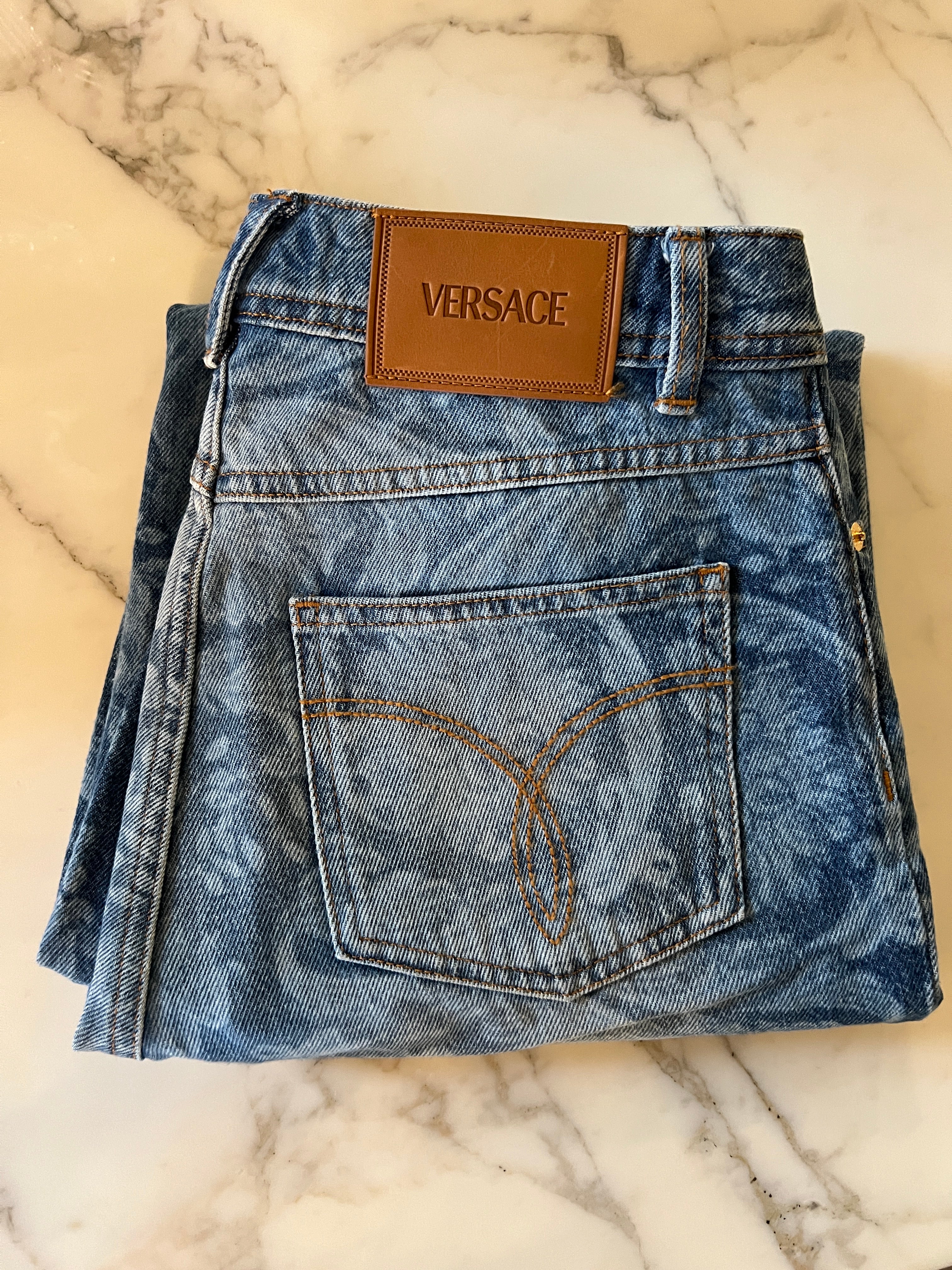 Versace-Jean coupe Barocco boutons dorés