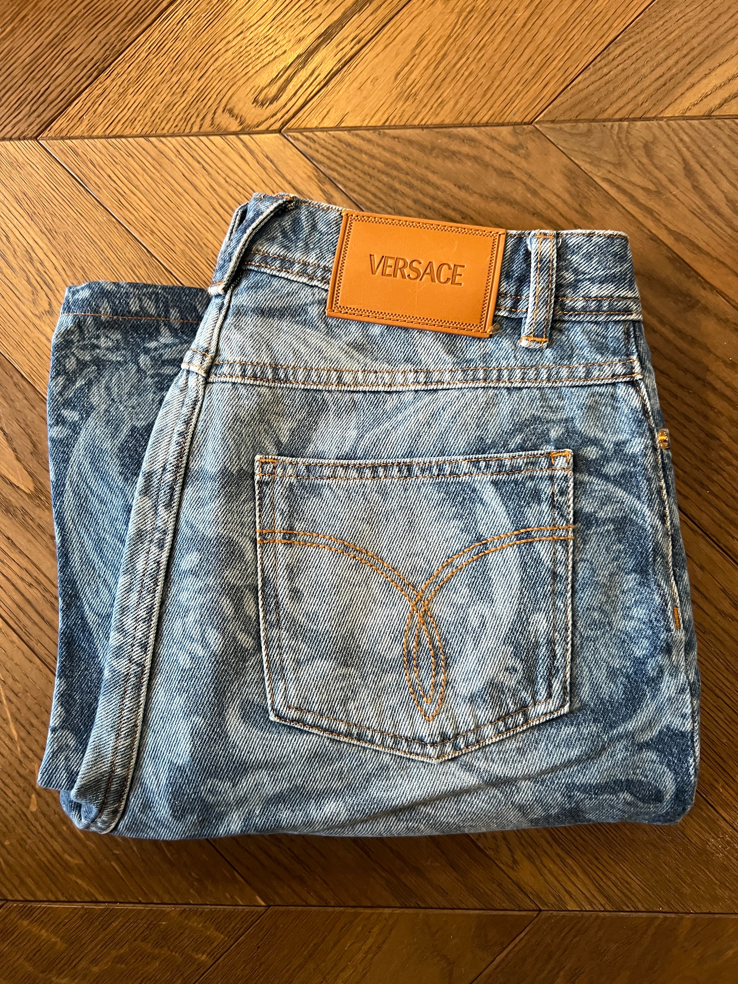 Versace-Jean coupe Barocco boutons dorés