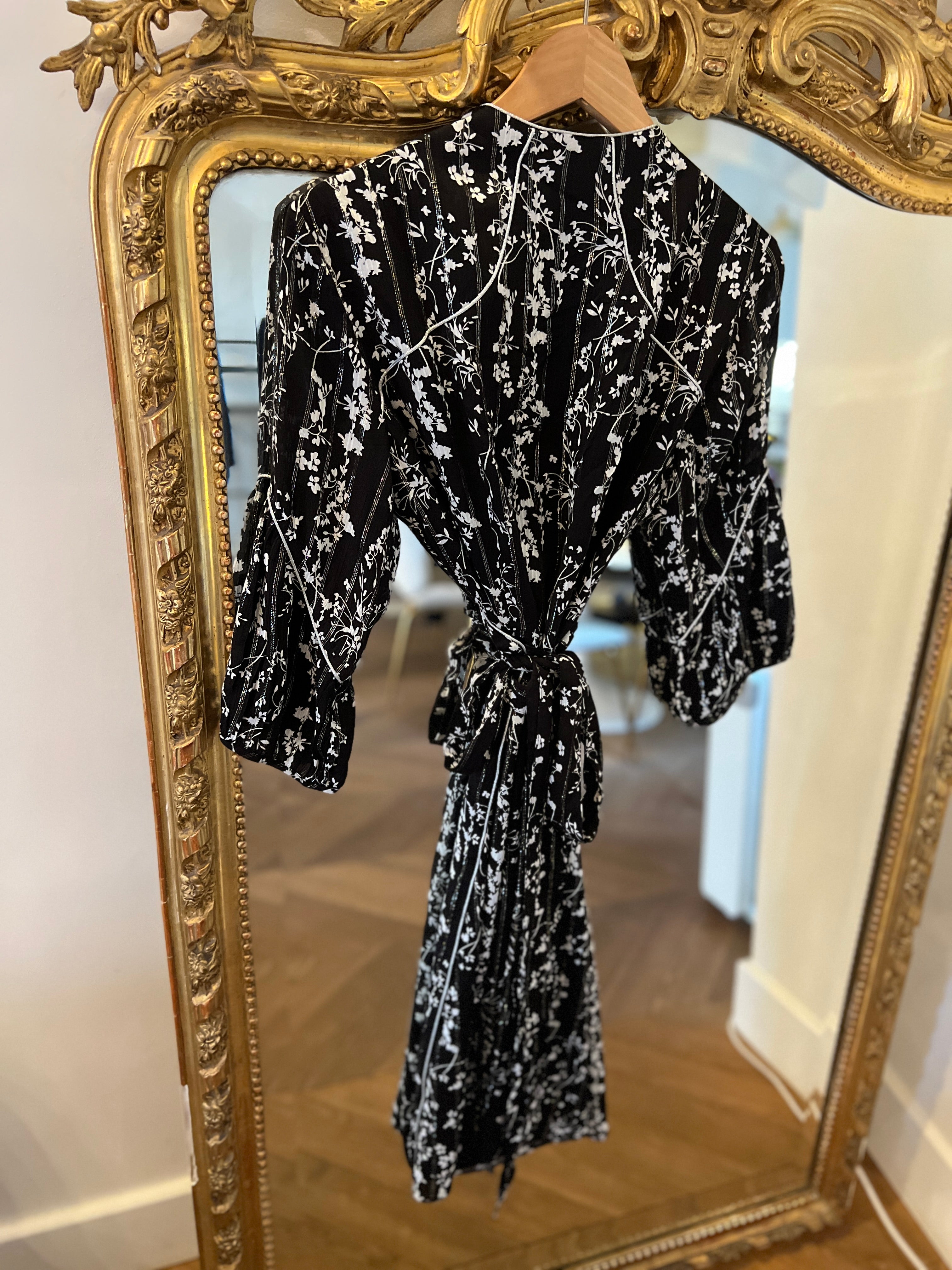 Robe Ba&sh irisée à fleurs mi longue noire