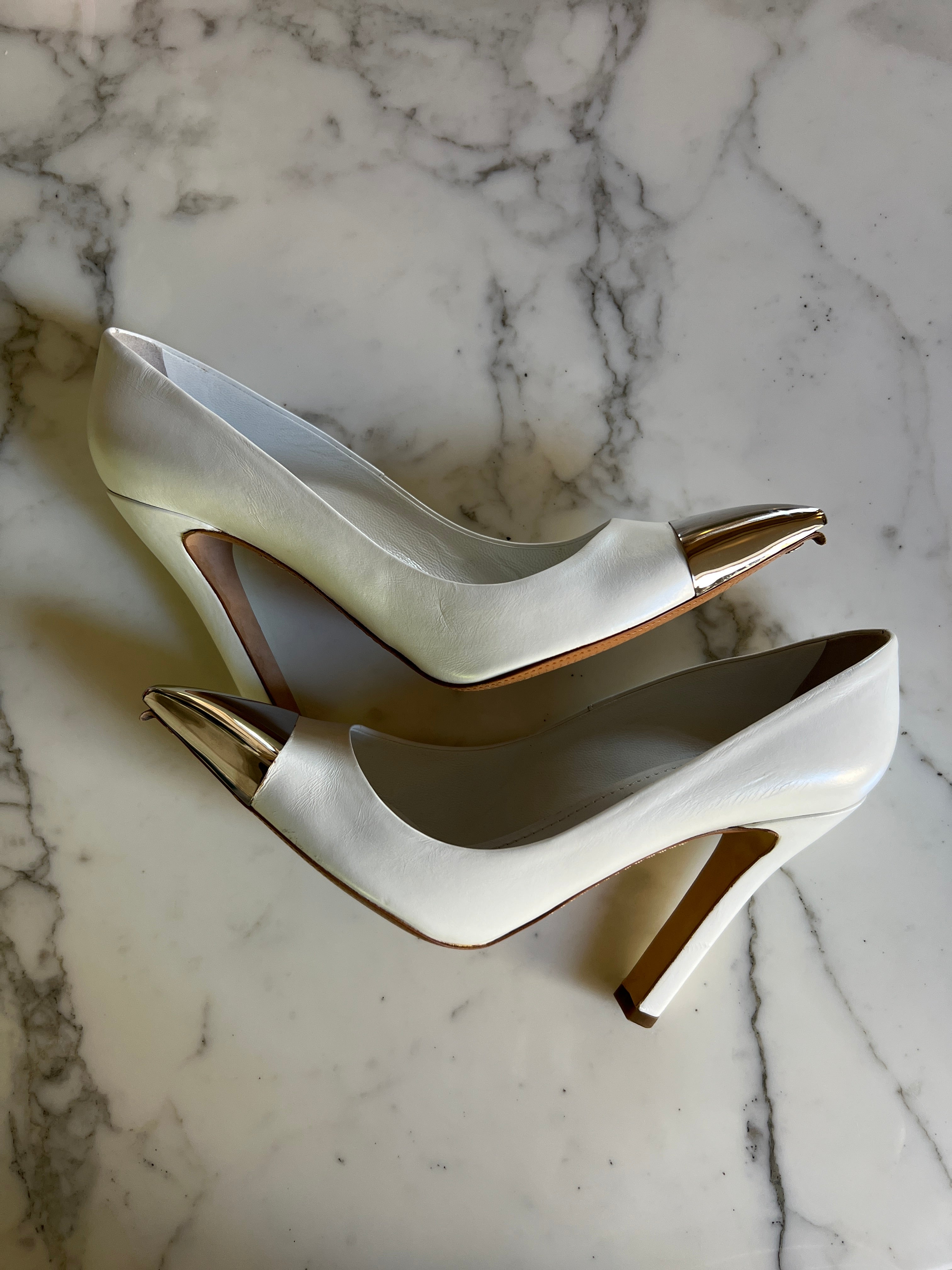 Escarpins Louis Vuitton à talons blancs