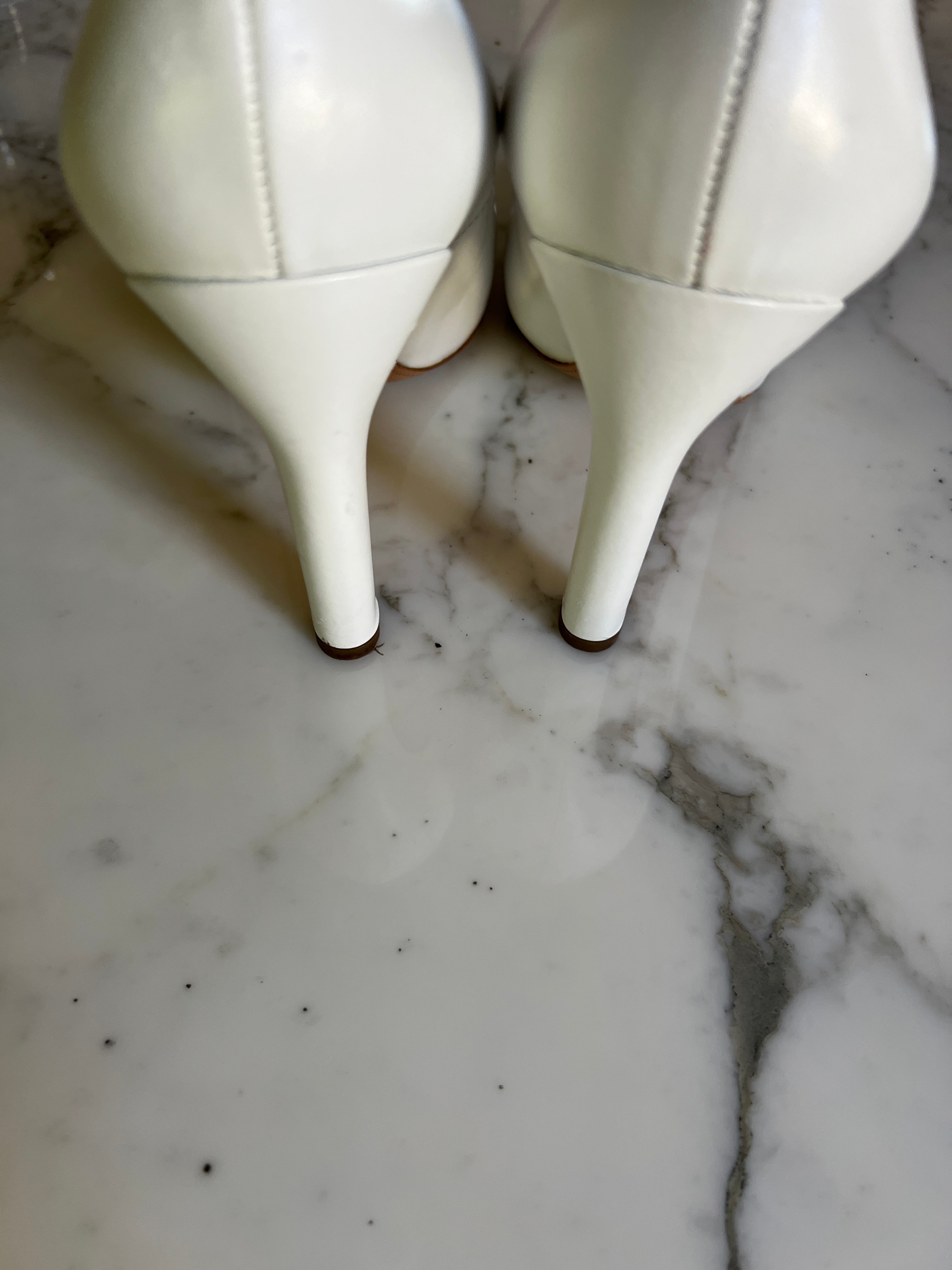 Escarpins Louis Vuitton à talons blancs