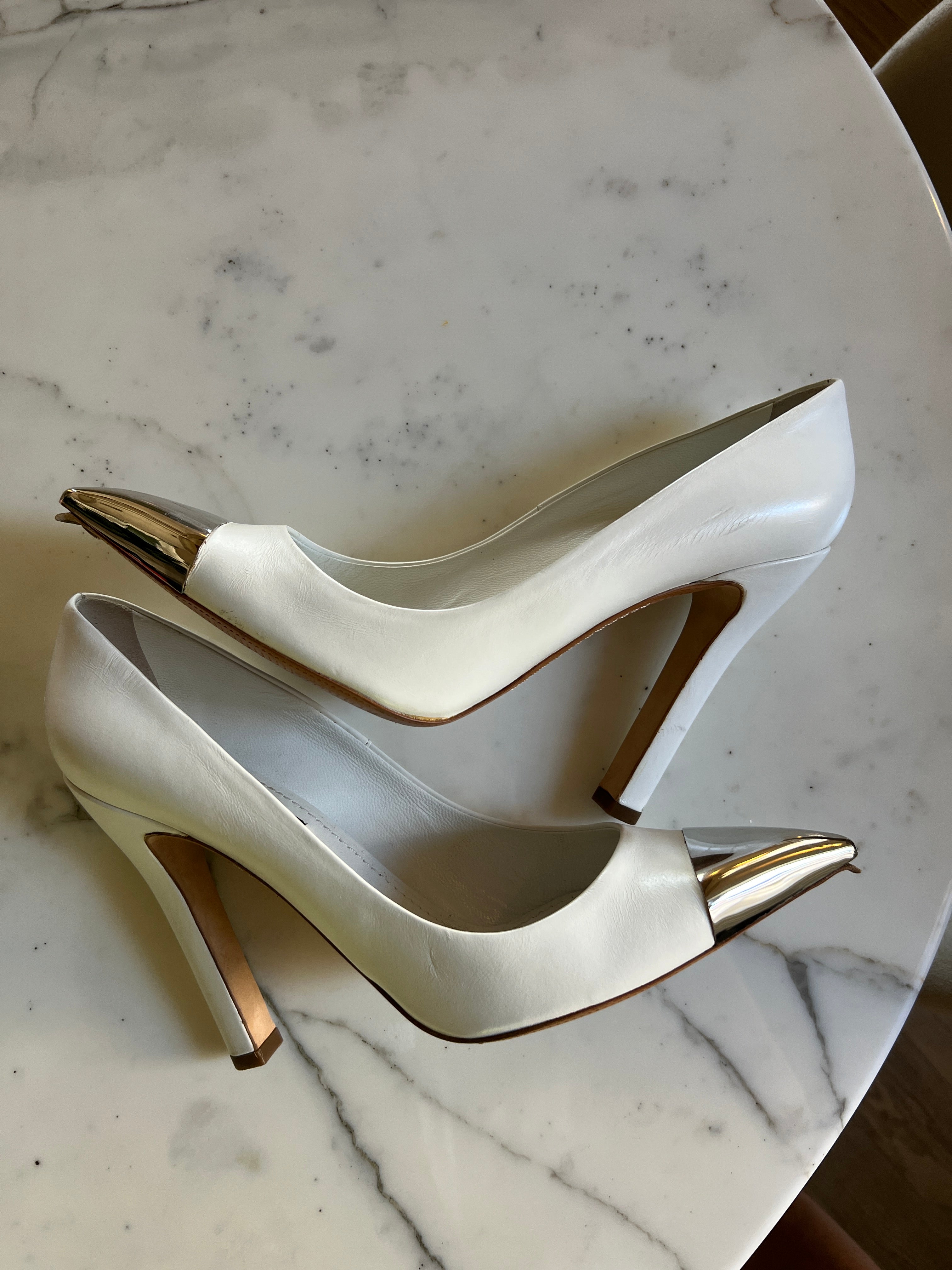 Escarpins Louis Vuitton à talons blancs