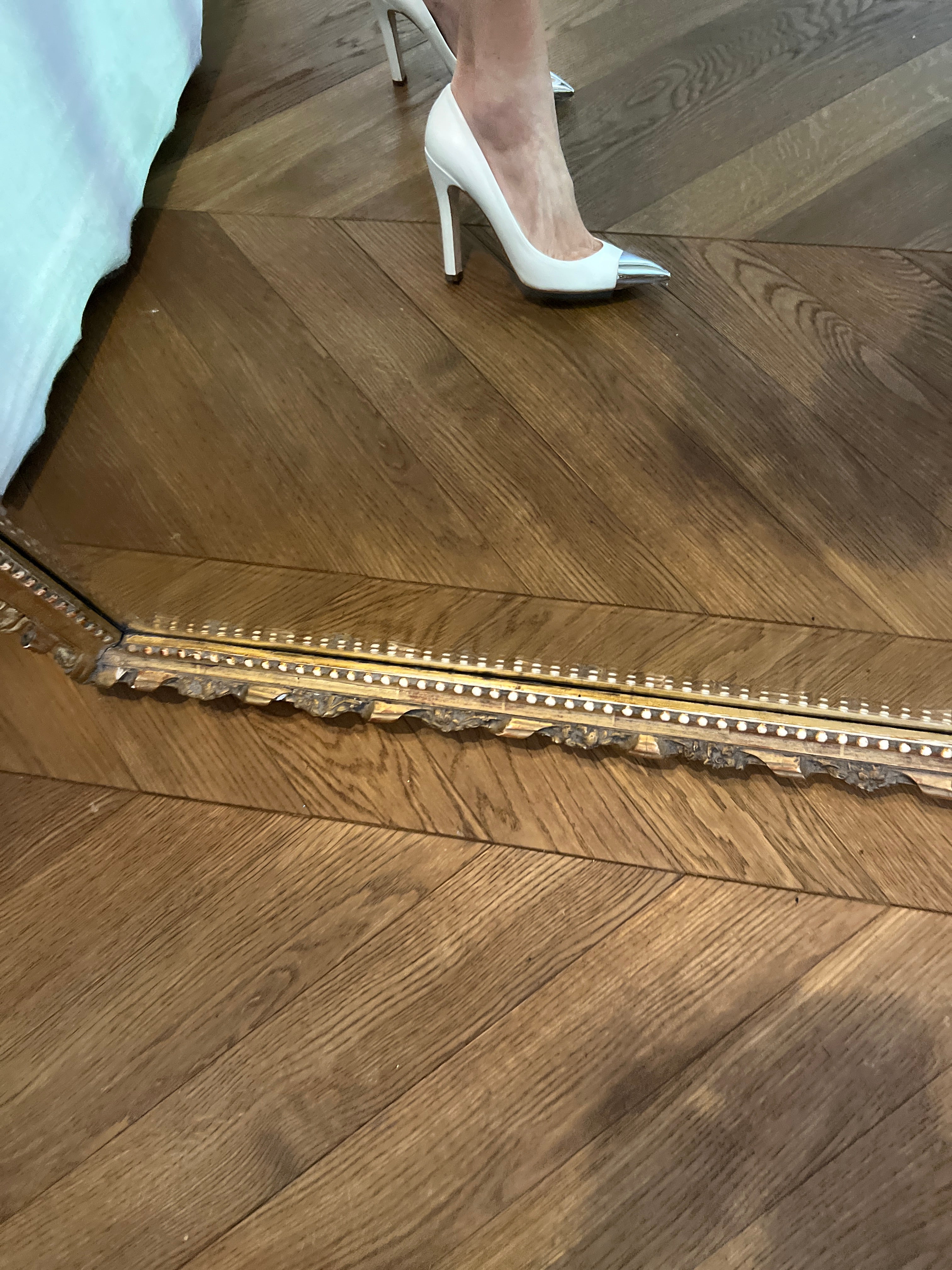 Escarpins Louis Vuitton à talons blancs