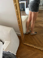 Charger l&#39;image dans la galerie, Anne Charlotte Short en Jean Levis 501 noir
