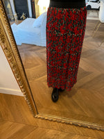 Charger l&#39;image dans la galerie, Jupe longue plissée rouge à fleurs
