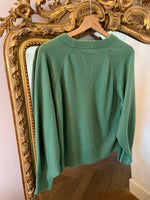 Charger l'image dans la galerie, Tara Jarmon - Pull vert col V en cachemire
