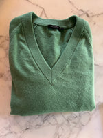 Charger l'image dans la galerie, Tara Jarmon - Pull vert col V en cachemire
