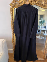 Charger l'image dans la galerie, Xirena - Robe noire à boutons
