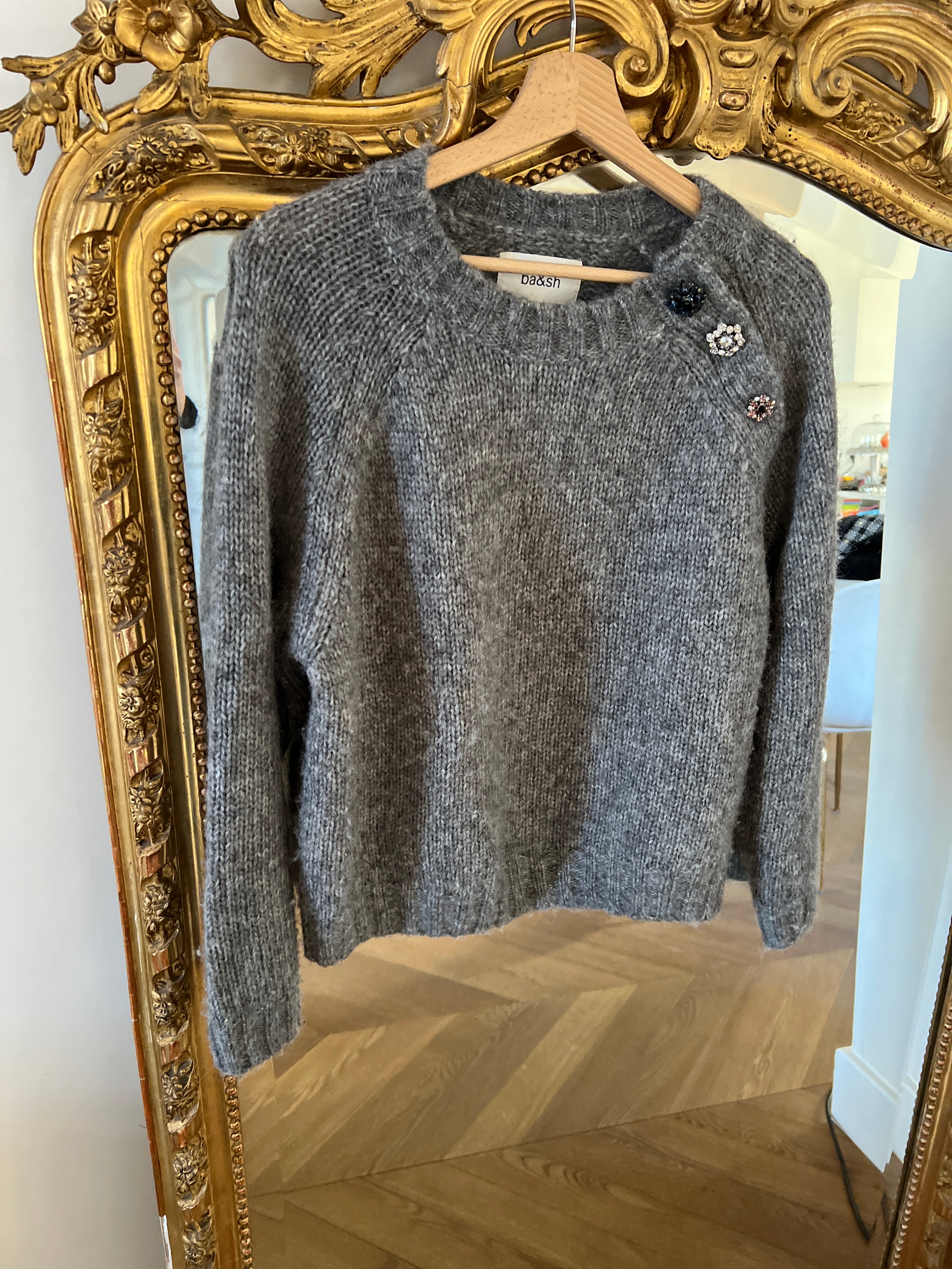 Pull Bash gris avec boutons strass
