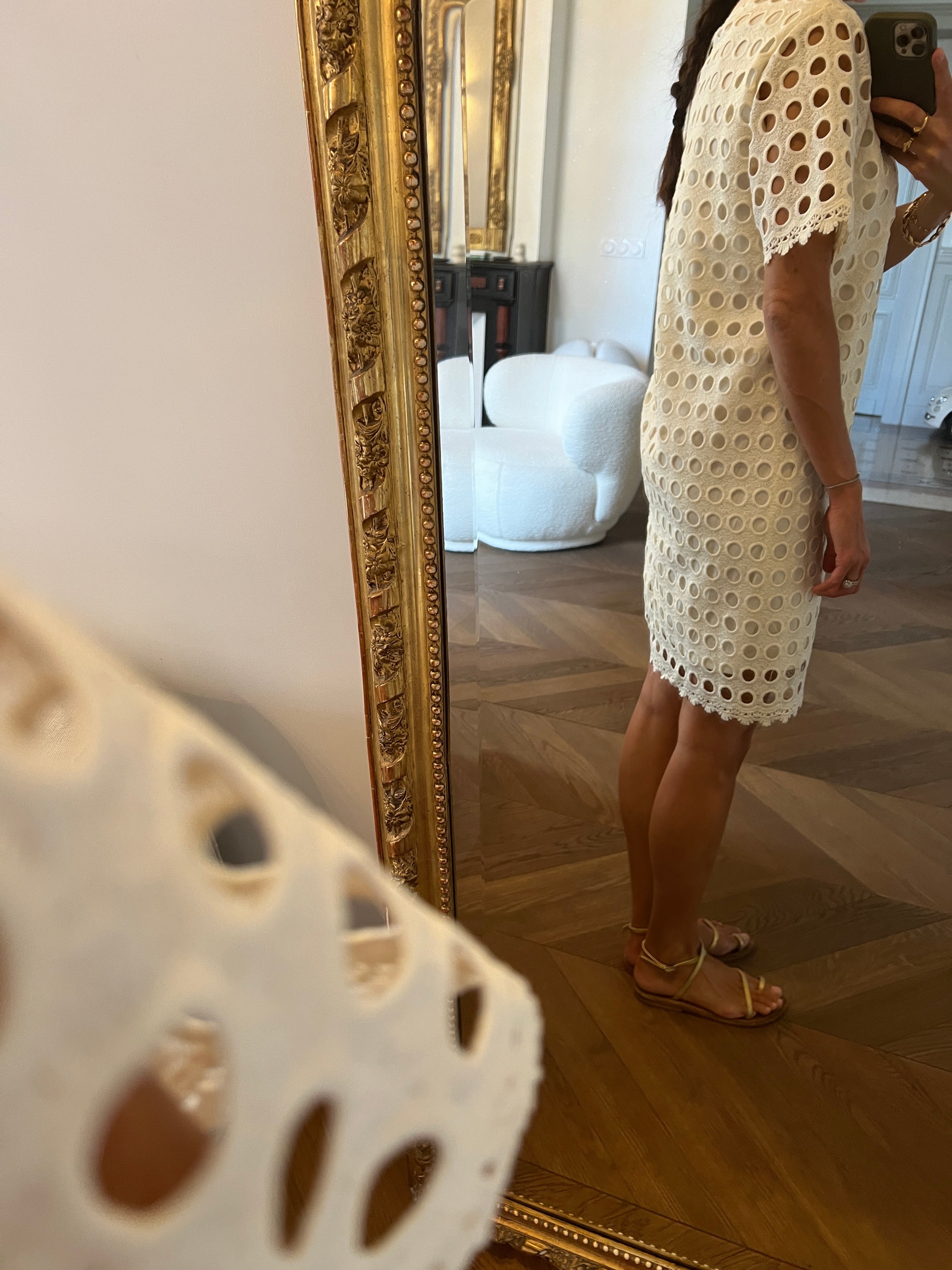 Robe Elli White en dentelle à trous