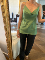 Charger l&#39;image dans la galerie, Top vert satiné The Litlle Black Dress
