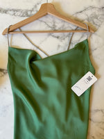 Charger l&#39;image dans la galerie, Top vert satiné The Litlle Black Dress
