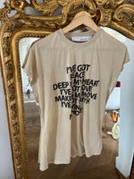 Charger l&#39;image dans la galerie, T Shirt Iro beige avec écriture
