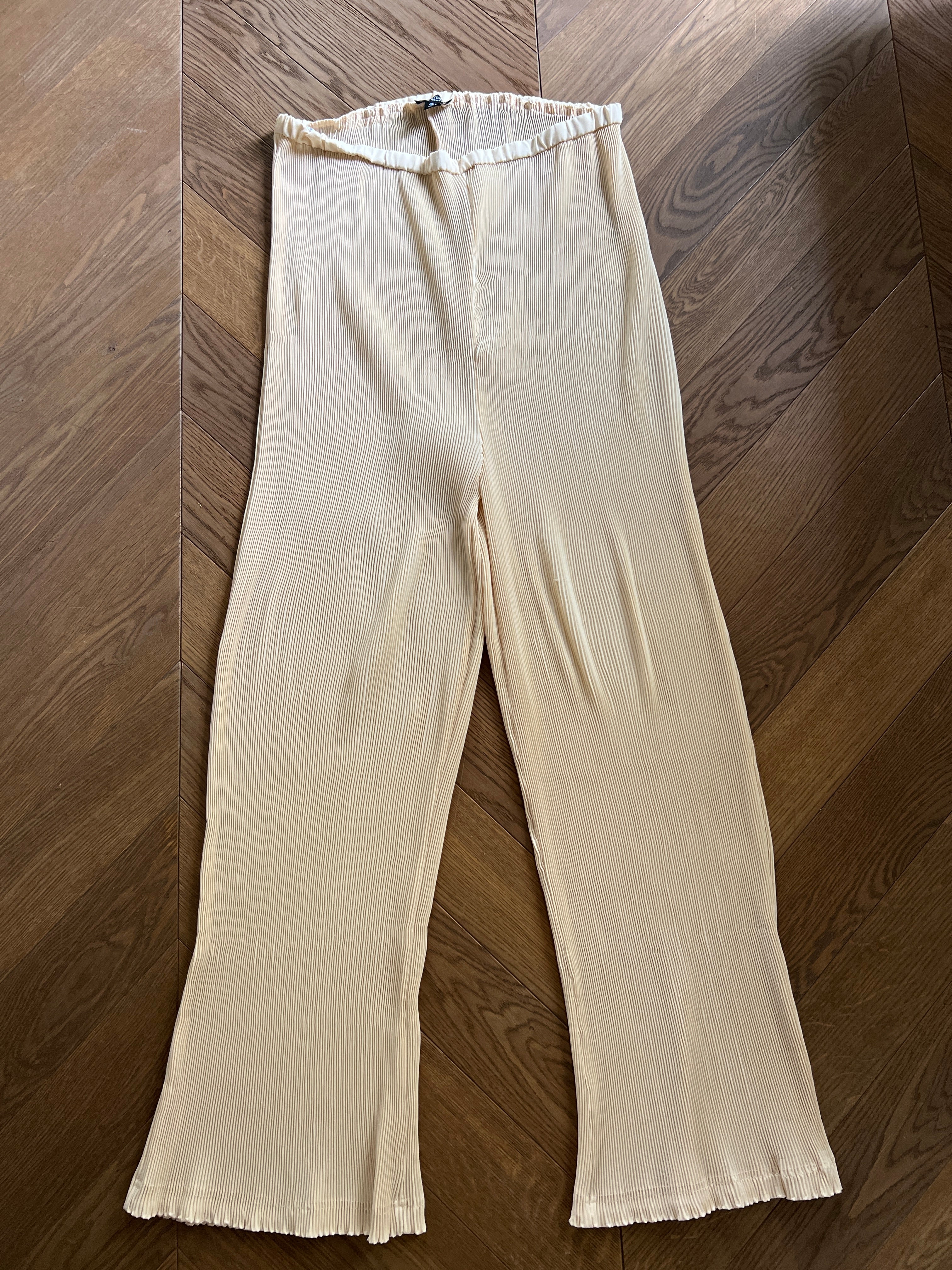 Malika Menard Pantalon de grossesse Pretty Little Thing beige plissée