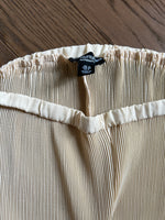 Charger l&#39;image dans la galerie, Malika Menard Pantalon de grossesse Pretty Little Thing beige plissée
