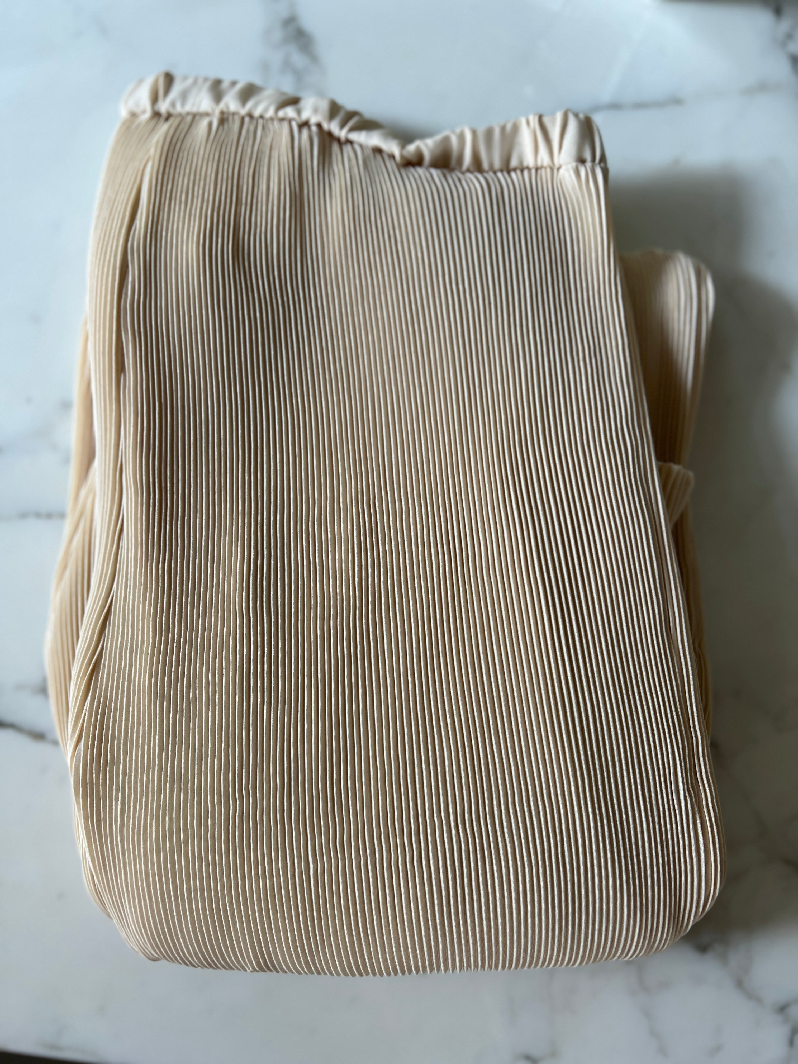 Malika Menard Pantalon de grossesse Pretty Little Thing beige plissée