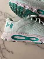 Charger l'image dans la galerie, Malika Menard Baskets Hovr Infinite vert d'eau
