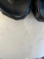 Charger l'image dans la galerie, Malika Menard Sandales compensées Asos tressées en cuir avec entredoigt noires
