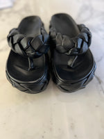 Charger l'image dans la galerie, Malika Menard Sandales compensées Asos tressées en cuir avec entredoigt noires

