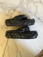 Charger l'image dans la galerie, Malika Menard Sandales compensées Asos tressées en cuir avec entredoigt noires
