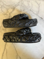 Charger l'image dans la galerie, Malika Menard Sandales compensées Asos tressées en cuir avec entredoigt noires
