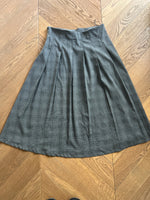 Charger l'image dans la galerie, Malika Menard Jupe Bershka  mi-longue plissée
