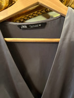 Charger l'image dans la galerie, Zara - Robe Argentée satinée
