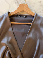 Charger l'image dans la galerie, Zara - Robe Argentée satinée
