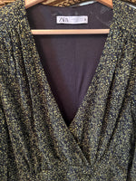 Charger l'image dans la galerie, Zara - Robe noire tachetée jaune
