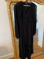 Charger l'image dans la galerie, The Kooples - Robe longue plissée avec dentelle noire
