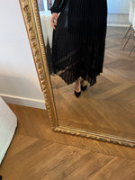 Charger l'image dans la galerie, The Kooples - Robe longue plissée avec dentelle noire
